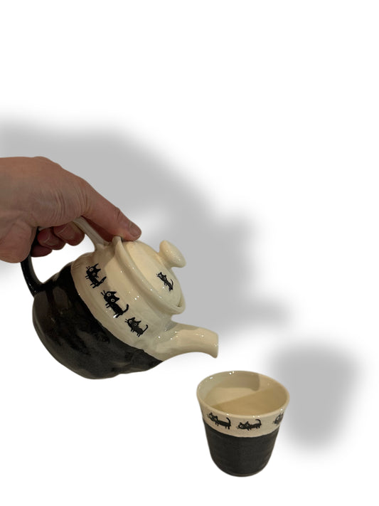 🐾 Black Cat Parade Cup (Black) – Made in Japan - Koki Gifts and Homeware